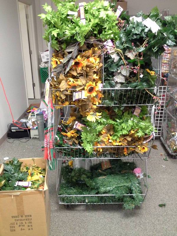 Artificial plant lot with cart