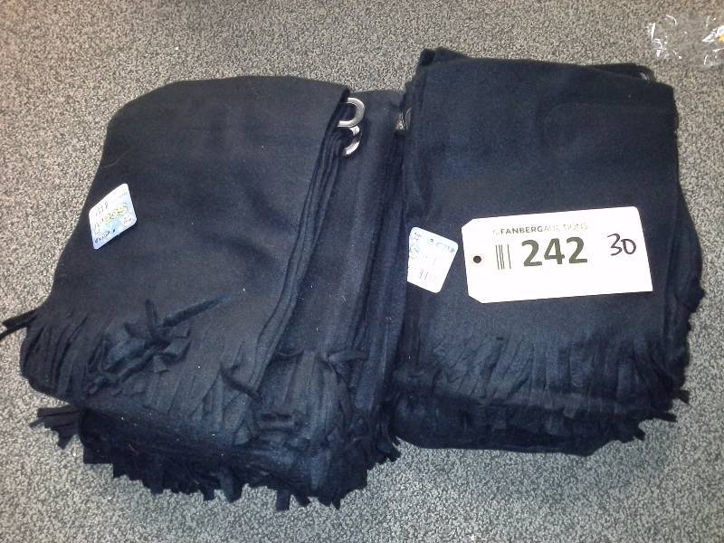 Lot of adult scarfs