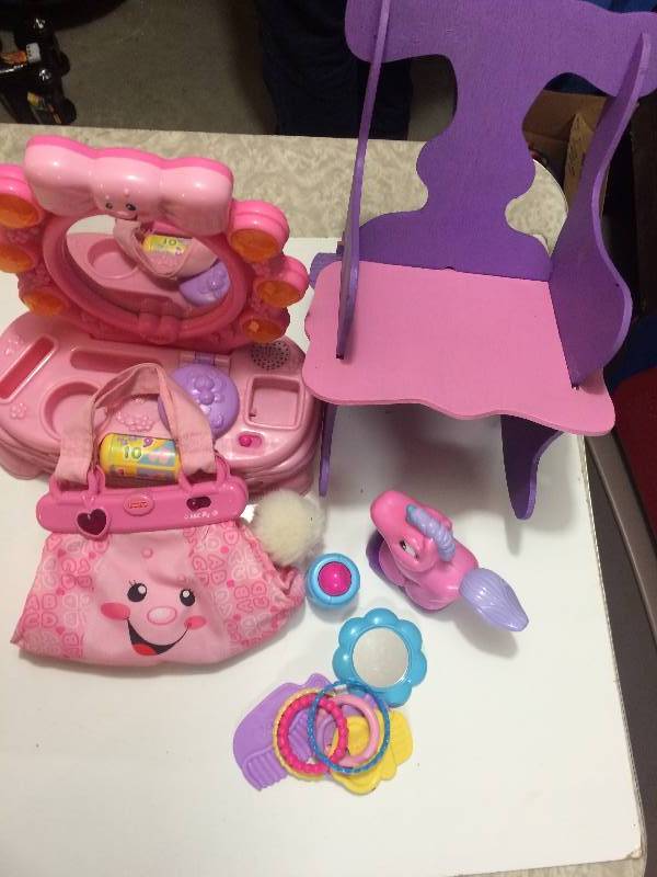lot 17 image: Pretend Play Toys