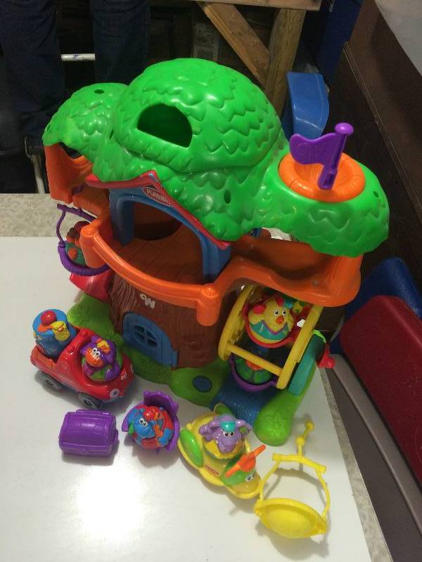 lot 20 image: Playskool Weebles Tree House