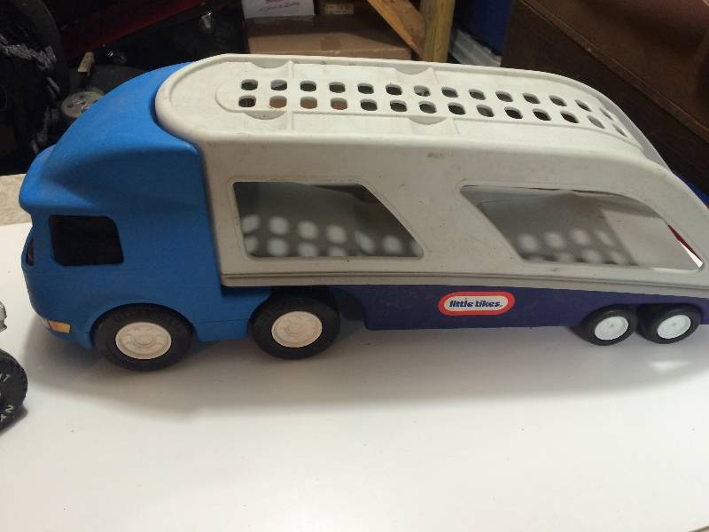 lot 11 image: Toy Trucks