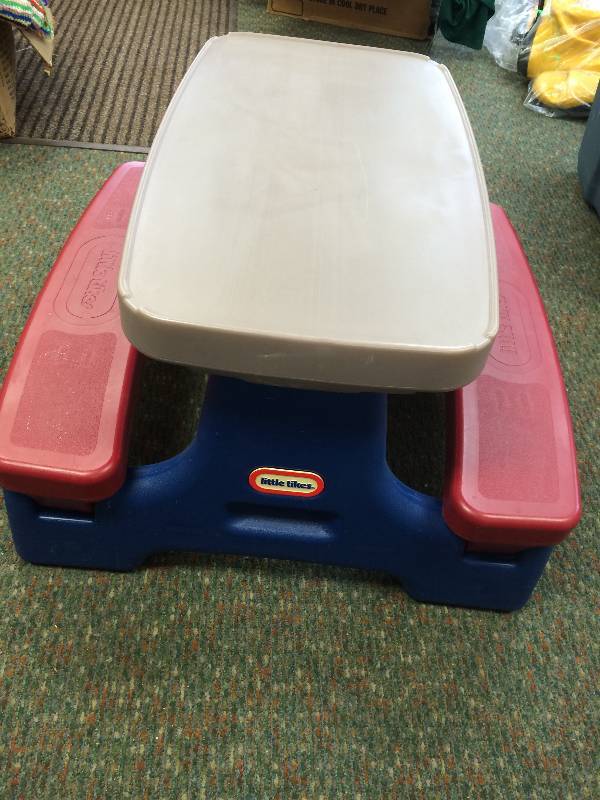 lot 1 image: Picnic Table