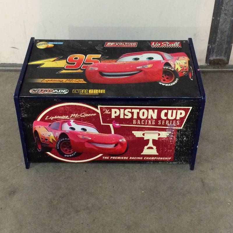 lot 3 image: Cars Toy Box