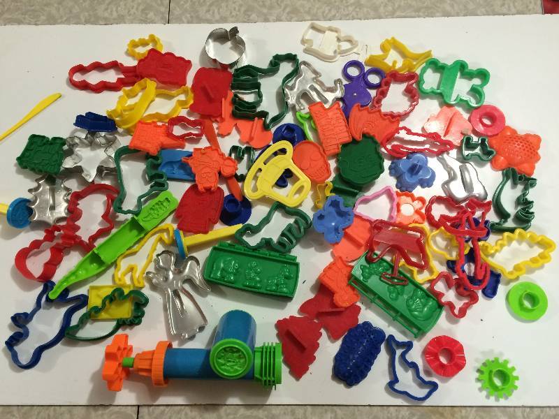 lot 4 image: Cookie Cutters Used With Play Doh
