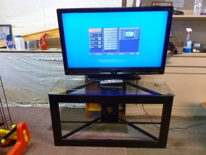 lot 1 image: Large Flat Screen TV