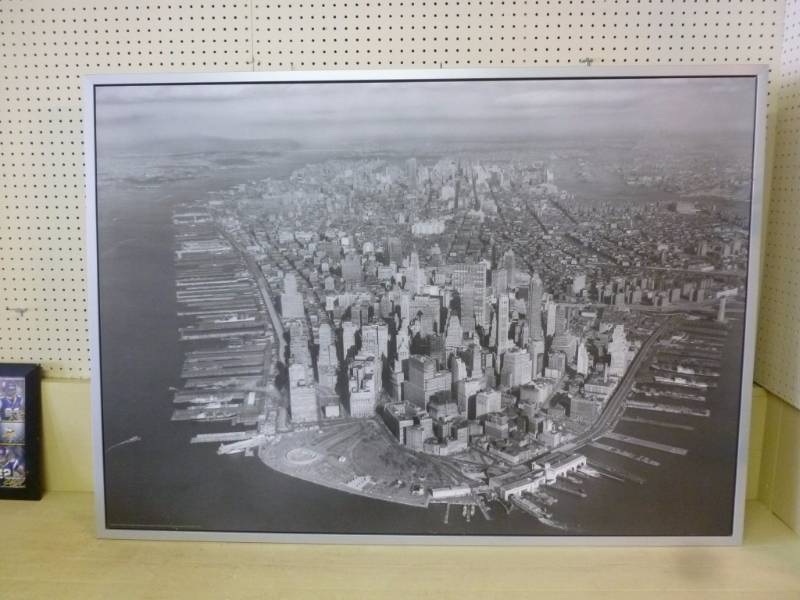 lot 4 image: Huge Metropolitan Picture