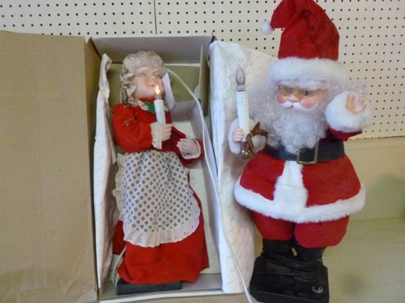 lot 17 image: Santa And Mrs. Claus