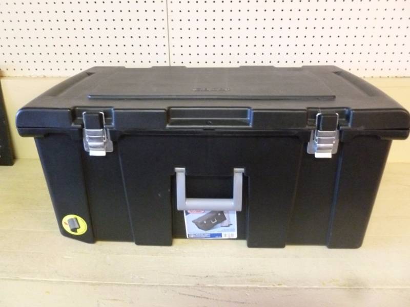 lot 21 image: Storage Tote