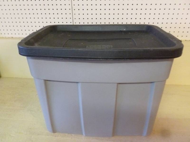 lot 23 image: Storage Tote
