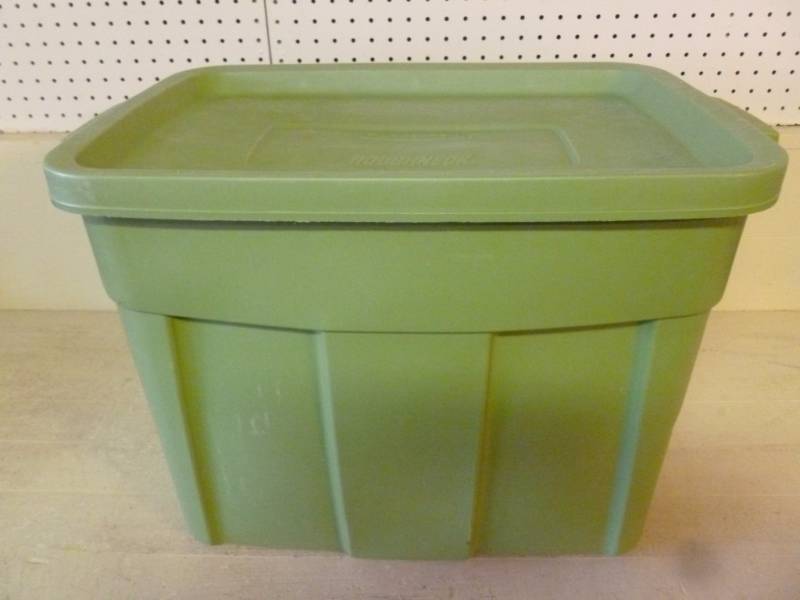 lot 24 image: Storage Tote