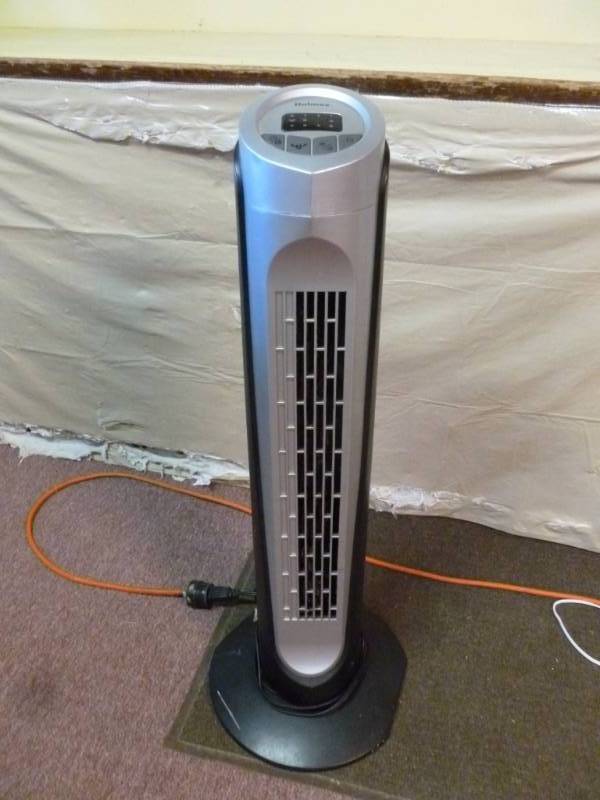 lot 30 image: Tower Fan