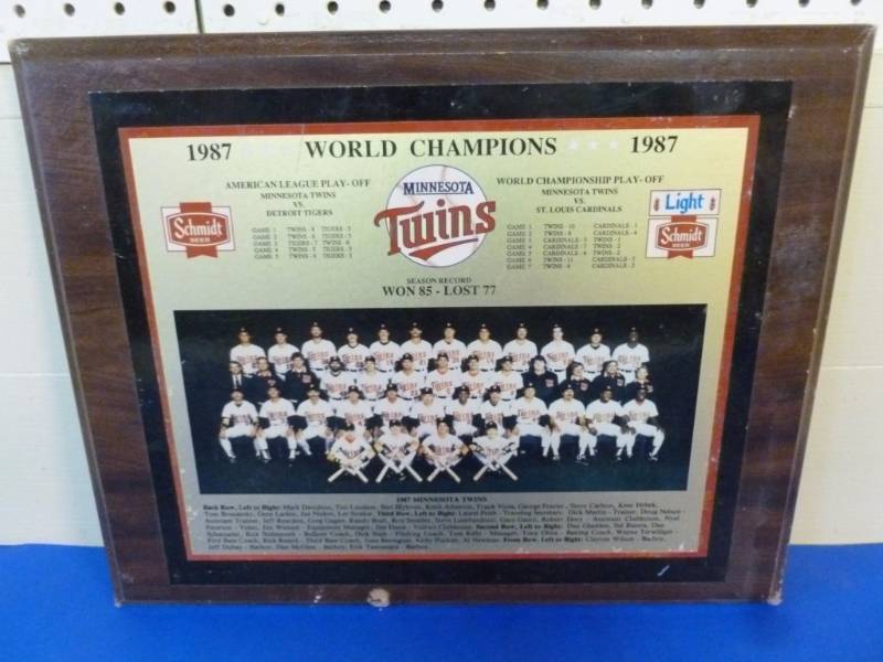 lot 48 image: Minnesota Twins Collectible