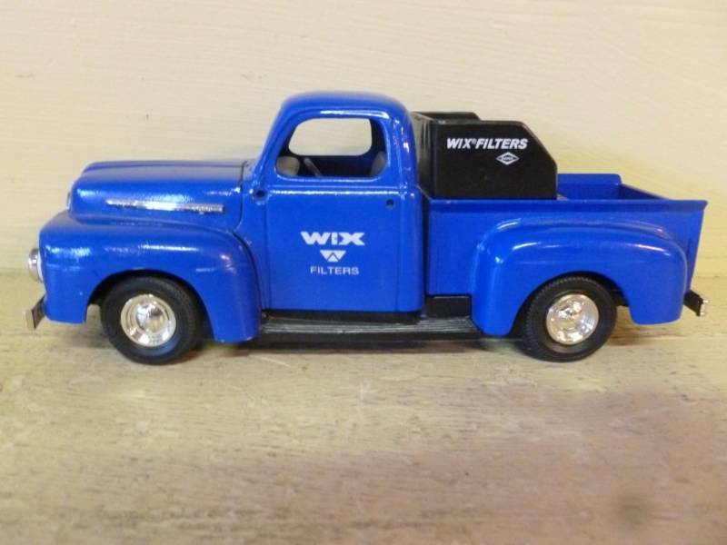 lot 56 image: Ertl Truck Coin Bank
