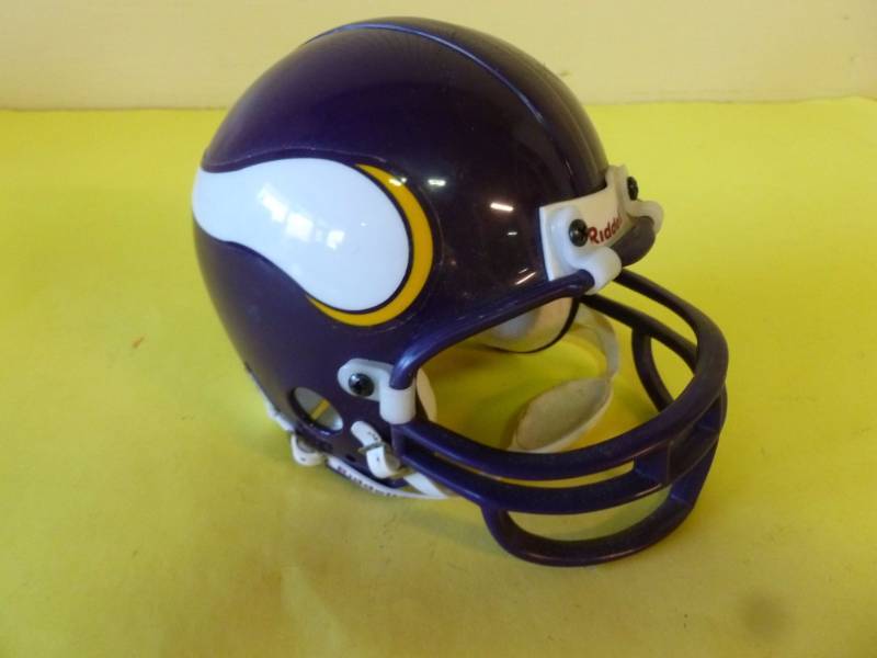 lot 75 image: Minnesota Vikings Collectible
