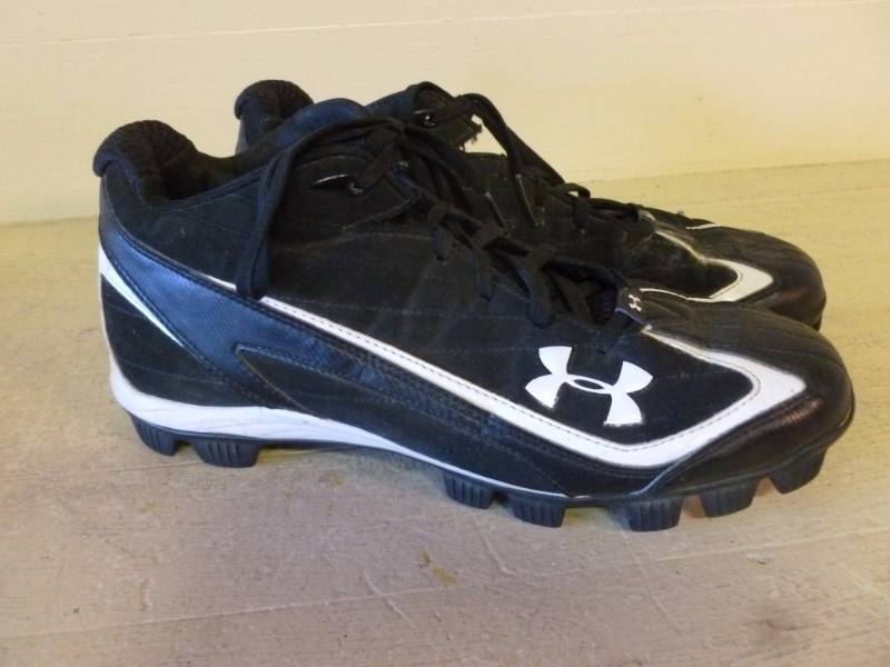 lot 83 image: Under Armour Softball Cleats