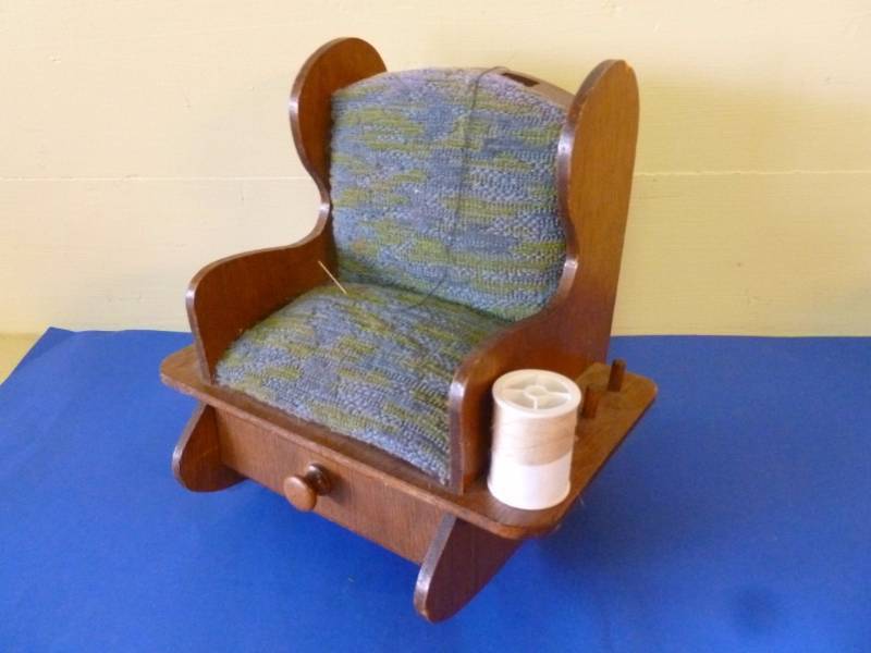 lot 95 image: Vintage Sewing