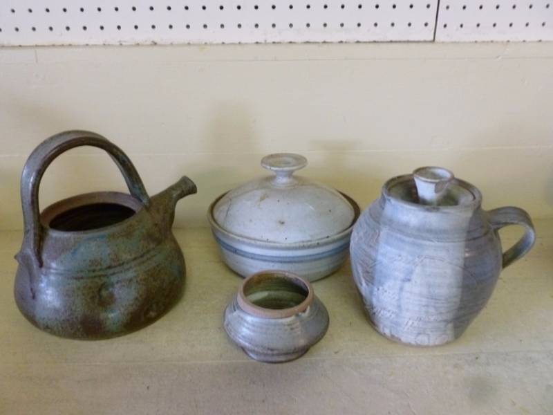 lot 101 image: Stoneware Pieces