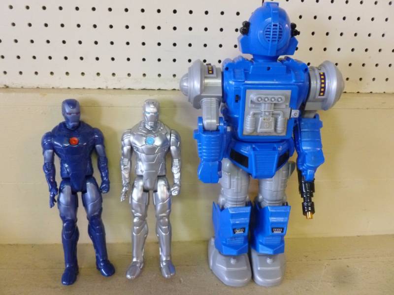 lot 118 image: Toys