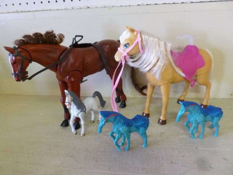 lot 119 image: Toy Horses