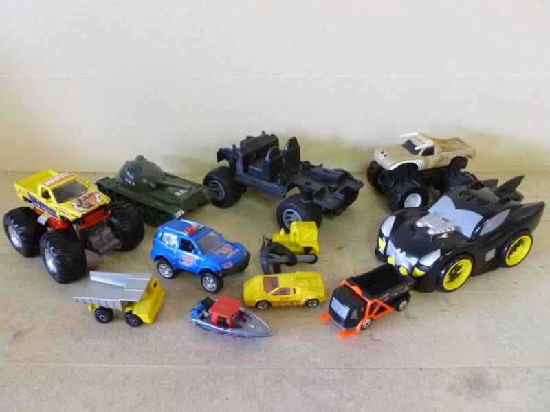 lot 121 image: Toys