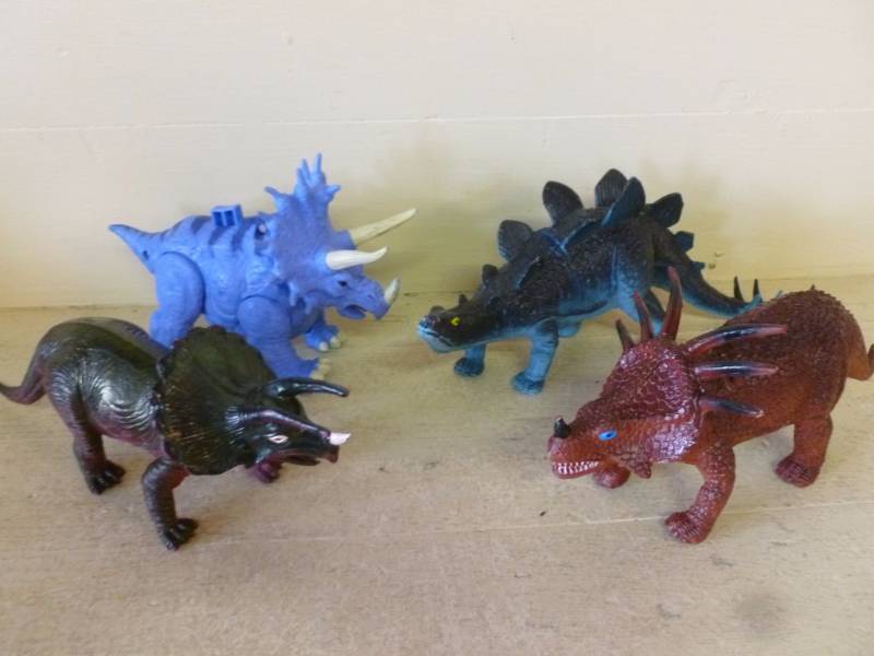 lot 125 image: Dinosaur Toys