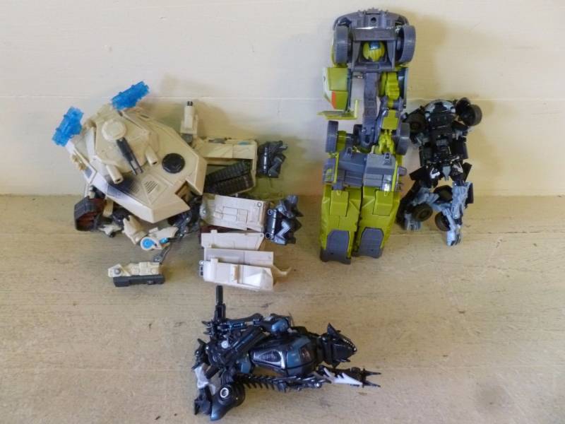lot 126 image: Transformer Toys