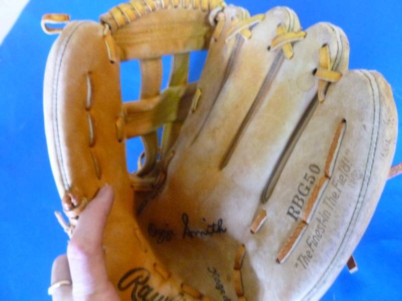 lot 130 image: Baseball Glove