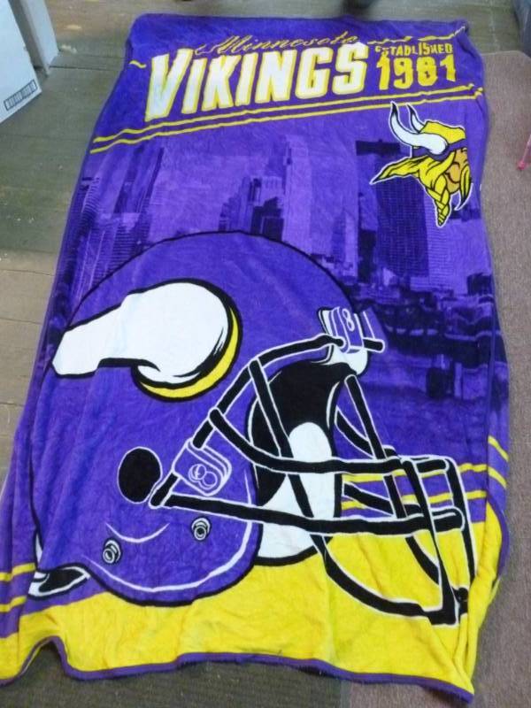 lot 144 image: Minnesota Vikings Blanket