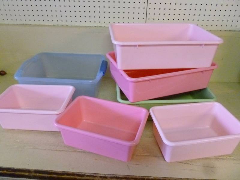 lot 154 image: Storage Containers