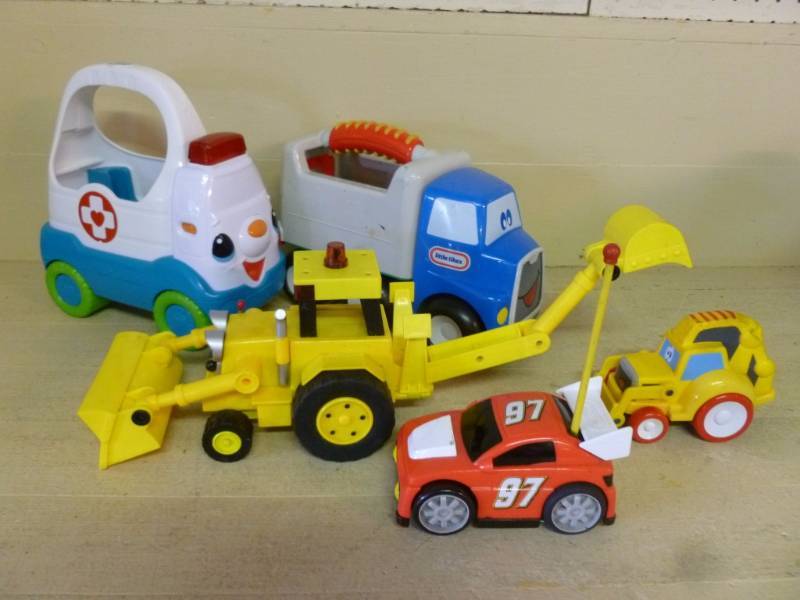 lot 172 image: Toys