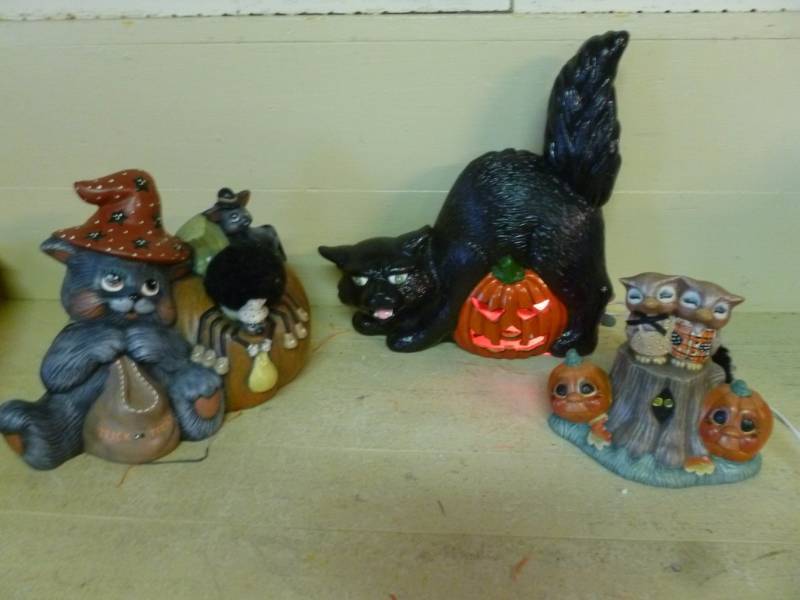 lot 183 image: Halloween Items