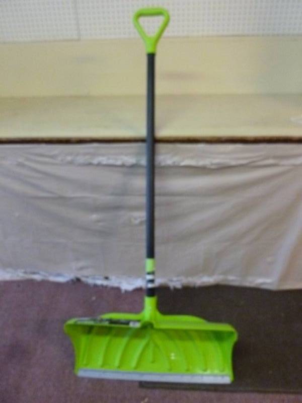 lot 196 image: Snow Shovel