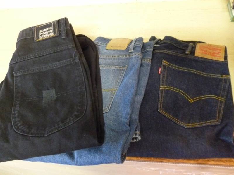 lot 231 image: Mens Jeans
