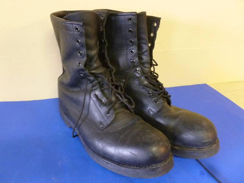 lot 277 image: Military Boots