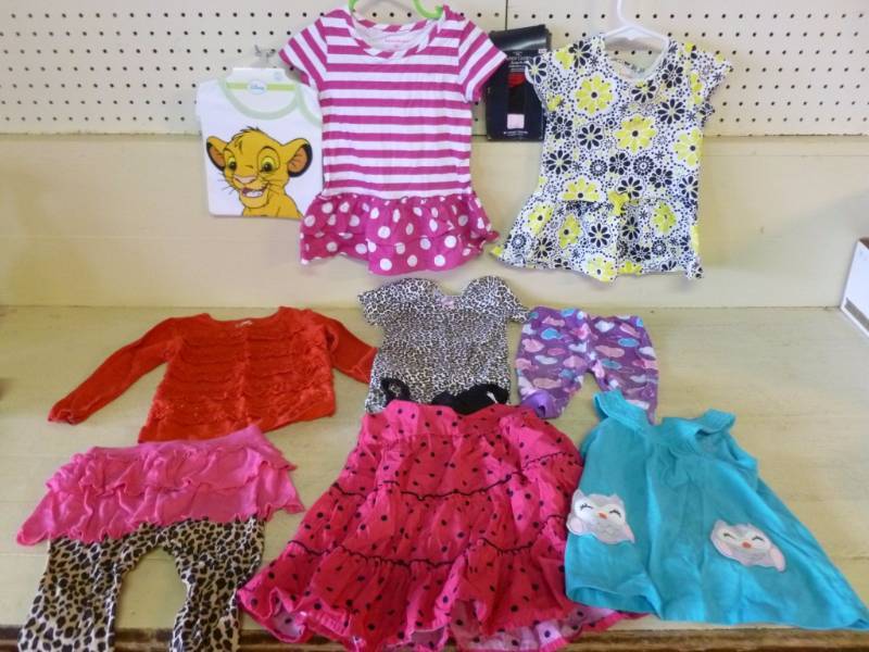 lot 290 image: Kids Clothes