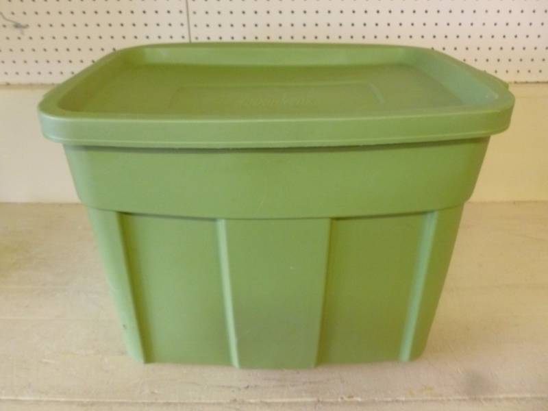 lot 329 image: Storage Tote