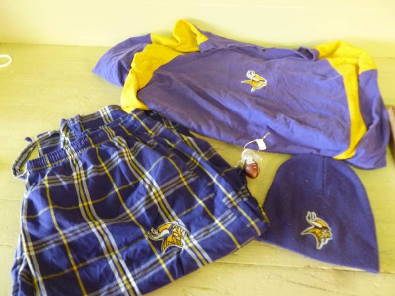 lot 336 image: Minnesota Vikings Clothes