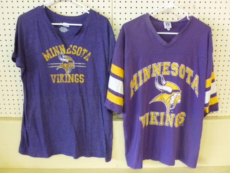 lot 352 image: Minnesota Vikings Clothes