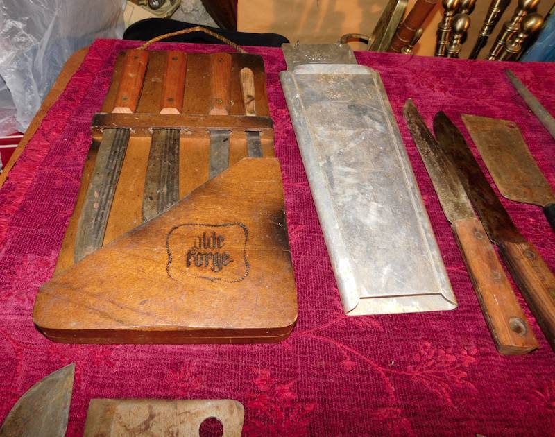 lot 65 image: large lot of vintage wooden handled knives of various sizes