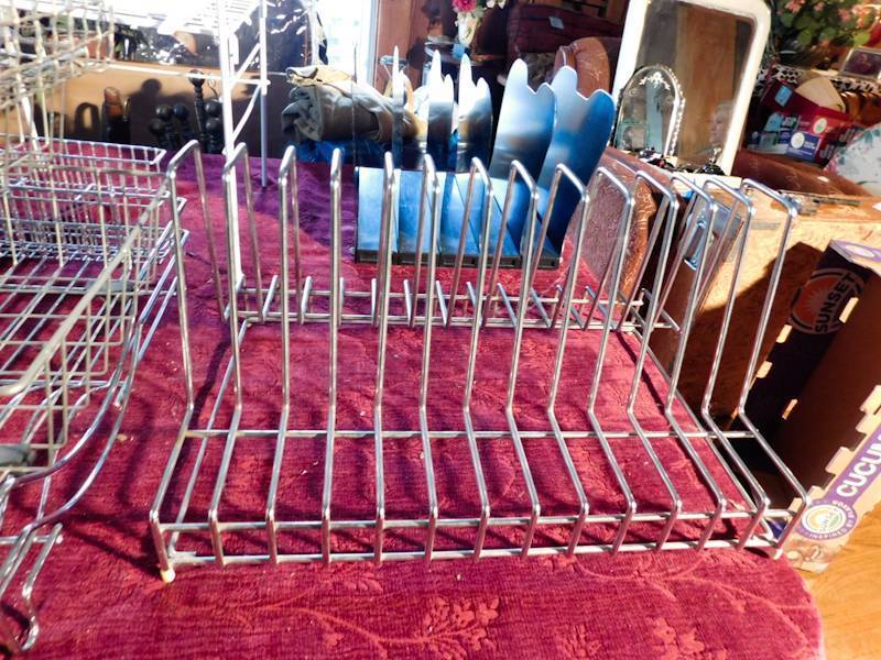 lot 97 image: office Organizers, wire baskets
