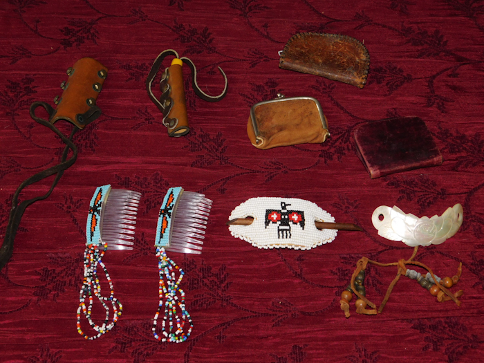 lot 193 image: Native American beaded items and leather items