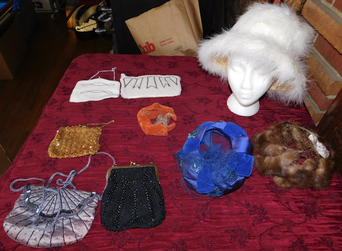 lot 195 image: several vintage ladies hats please see all the photos