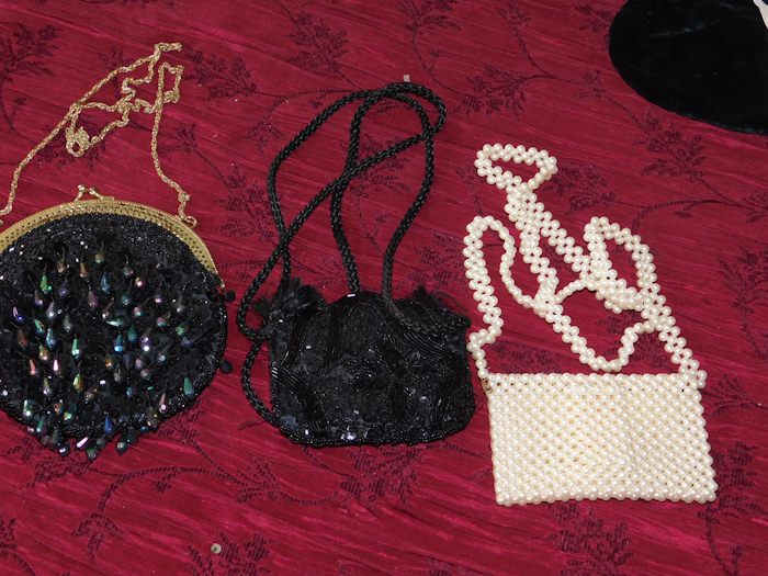 lot 206 image: 3 vintage ladies handbagsclutches