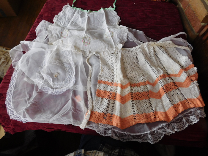 lot 198 image: several vintage aprons