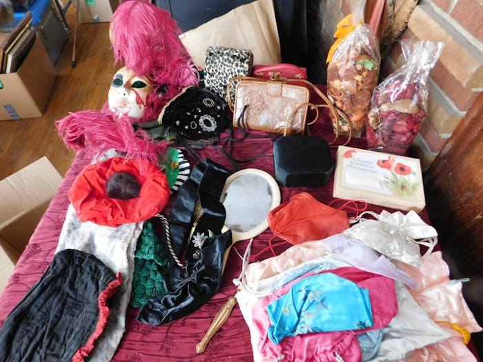 lot 185 image: large lot of silk travel bags vanity mirror and brush and more