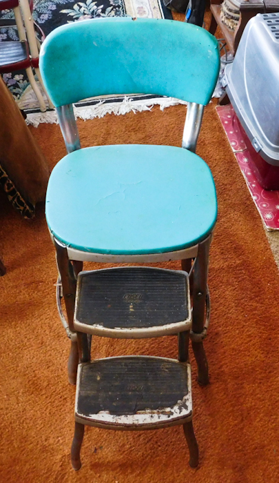 lot 10 image: light blue vintage cosco step chair