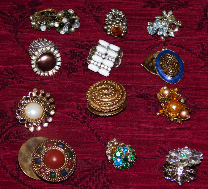 lot 31 image: 12 pair of earrings see photos