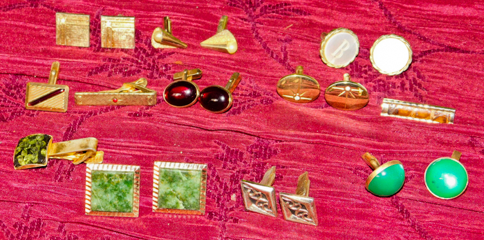 lot 46 image: several vintage mens cuff links tie tack tie clips
