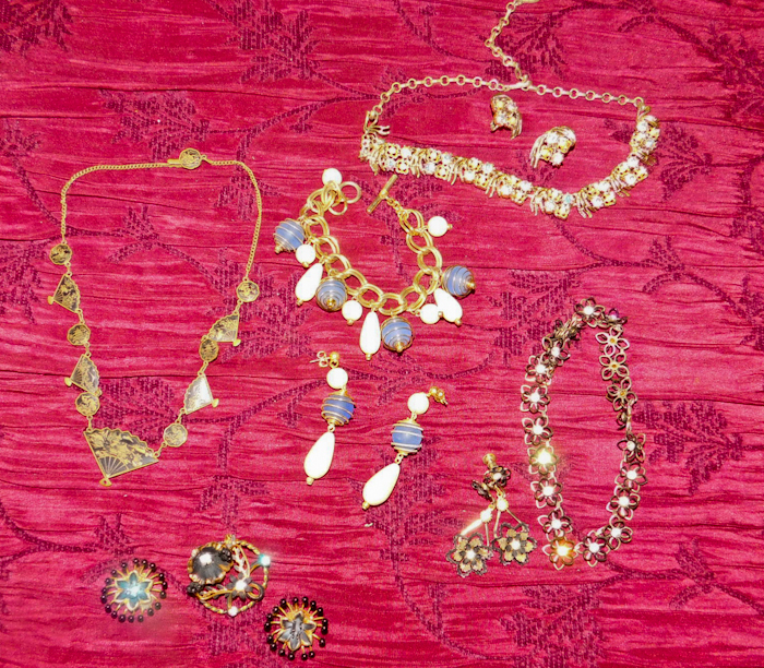 lot 56 image: several pieces of nice costume jewelry please see photos