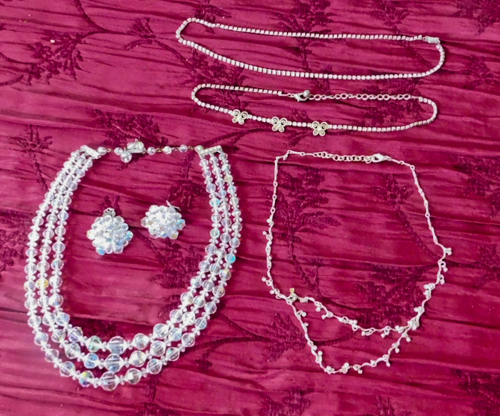 lot 58 image: 3 single necklaces and 1 necklace with matching pair of earrings